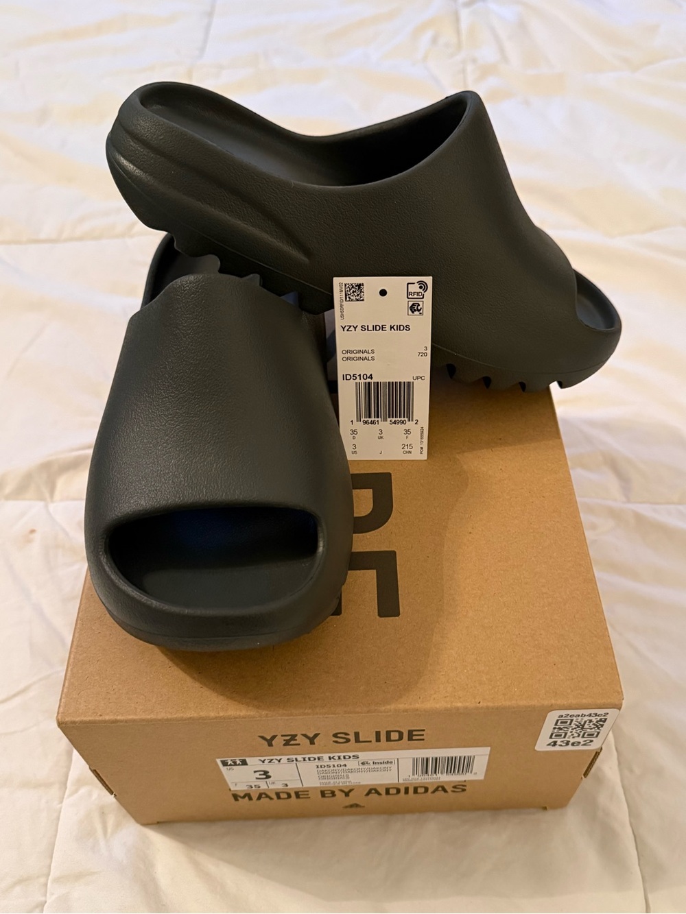 adidas YZY Slide Kids — Dark Onyx Foam Slide
